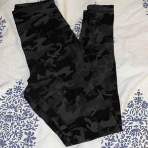 Lululemon Green Camo Align 28” Leggings SZ 8